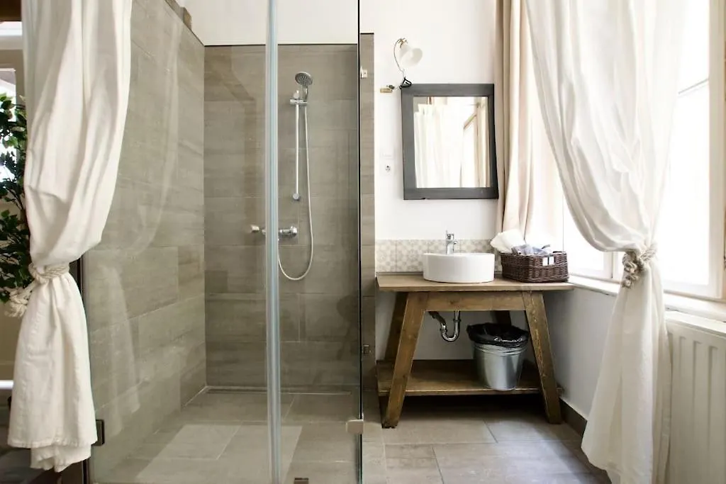 Budget Apartment By Hi5 - Mozsar Budapest