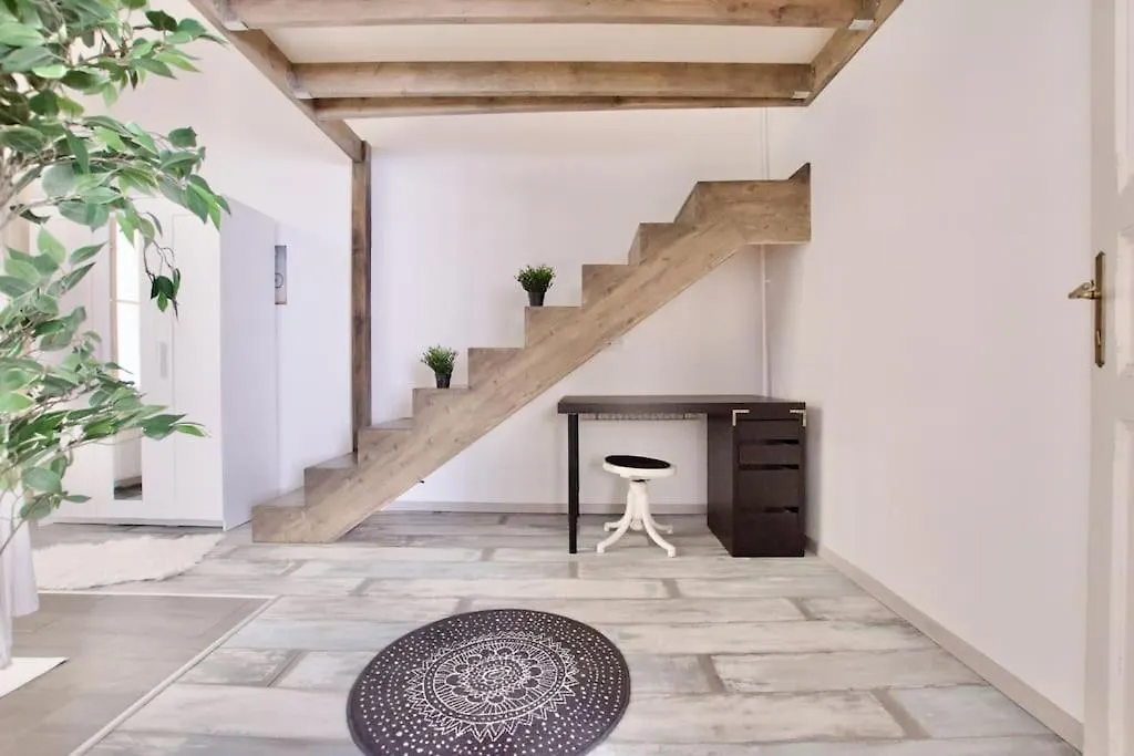 Budget Apartment By Hi5 - Mozsar Budapest