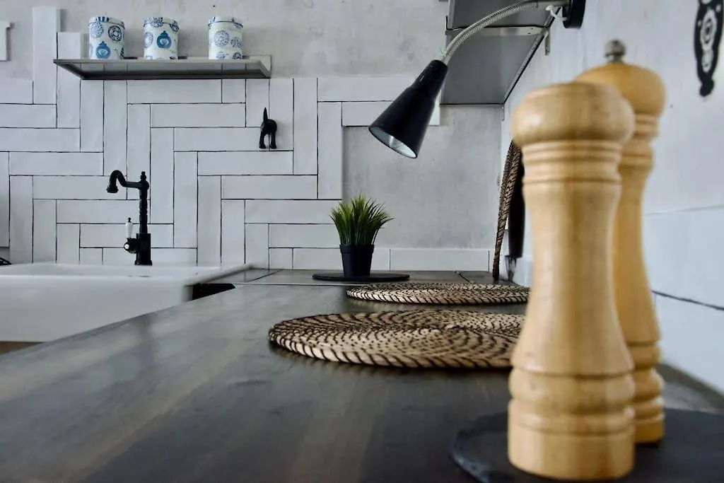 Budget Apartment By Hi5 - Mozsar Budapest Hungary