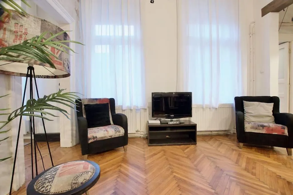 Budget Apartment By Hi5 - Mozsar Budapest