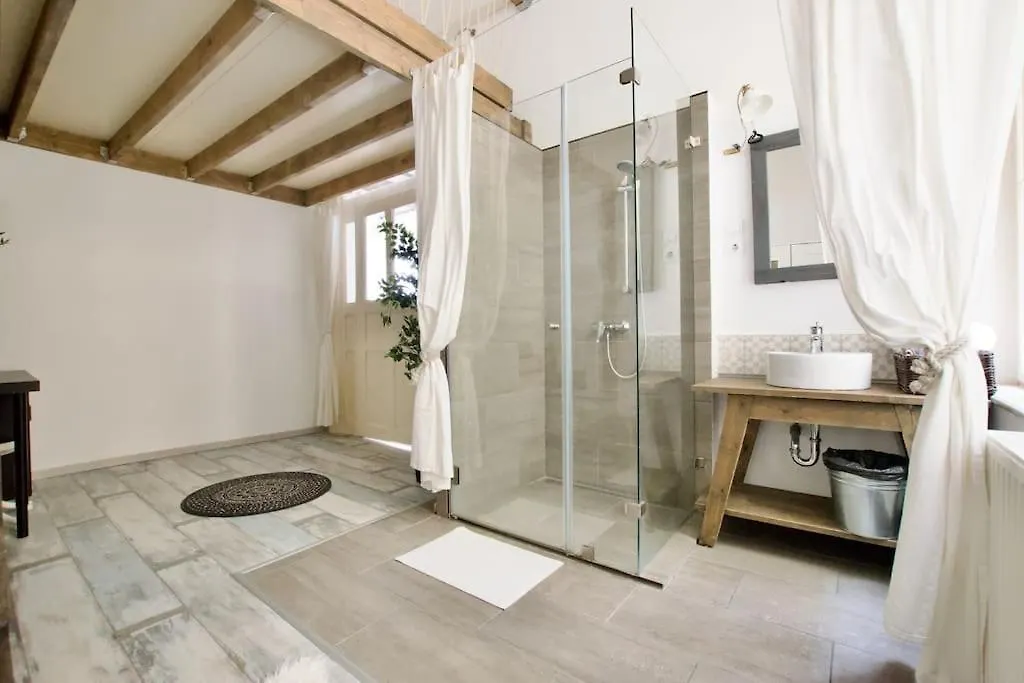 Budget Apartment By Hi5 - Mozsar Budapest Hungary