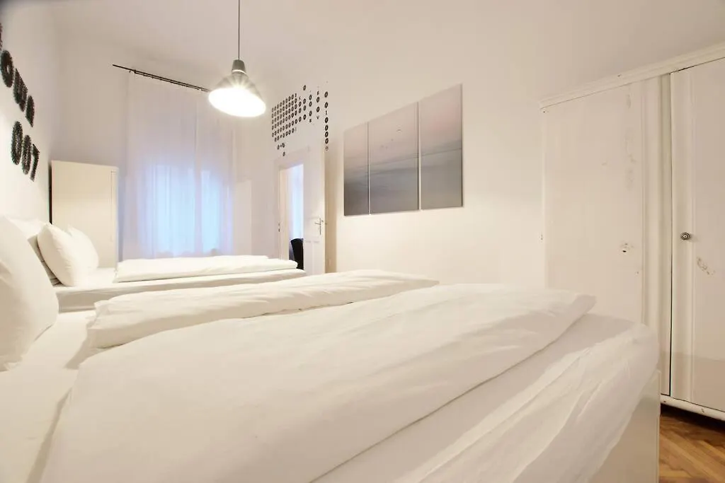 Budget Apartment By Hi5 - Mozsar Budapest