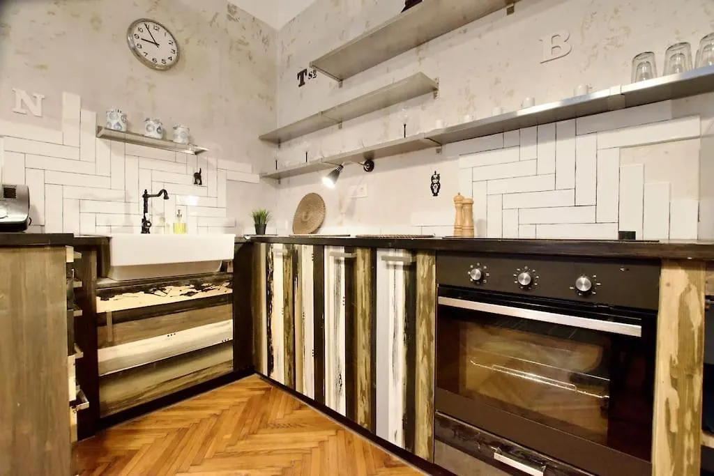 Budget Apartment By Hi5 - Mozsar Budapest
